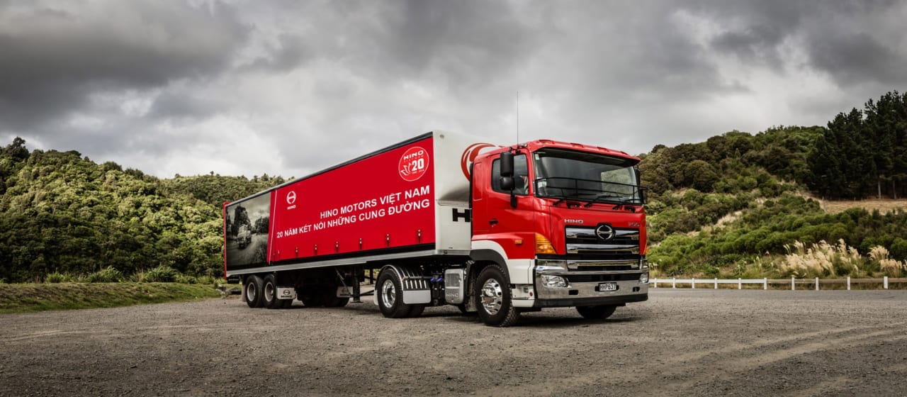 Đầu kéo Hino 700