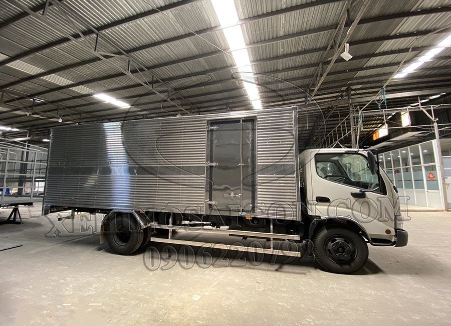 XE TẢI HINO XZU352MDL 3.5 TẤN THÙNG KÍN 5.7M