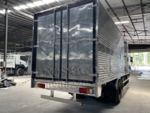 XE TẢI HINO XZU352MDL 3.5 TẤN THÙNG KÍN 5.7M