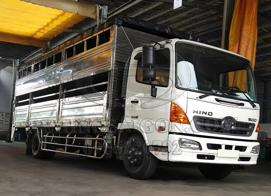 XE TẢI HINO FC9JLTC 6 TẤN THÙNG CHỞ GIA SÚC 6M4