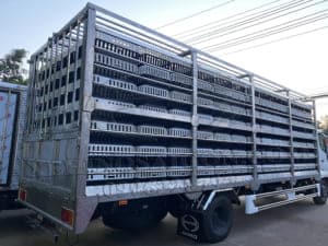 XE TẢI HINO FC9JNTC 5 TẤN THÙNG CHỞ GIA CẦM 7M25