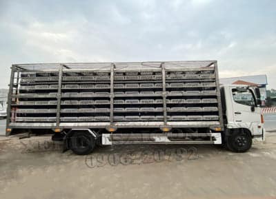 XE TẢI HINO FC9JNTC 5 TẤN THÙNG CHỞ GIA CẦM 7M25