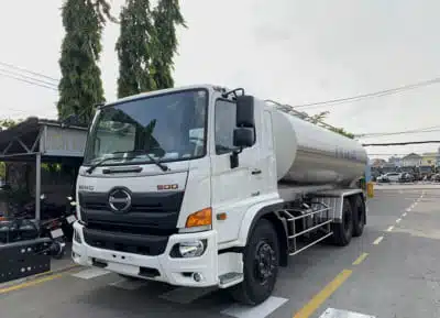 XE BỒN CHỞ SỮA HINO FM8JN7A 15 TẤN