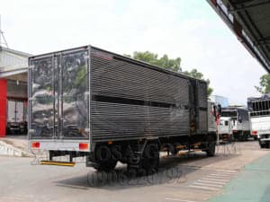 XE TẢI HINO FG8JT7A 8 TẤN THÙNG KÍN 8M7