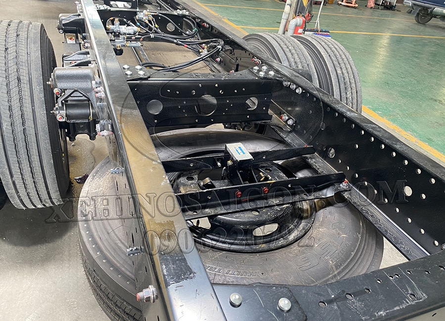 XE TẢI HINO FG8JT7A 8 TẤN THÙNG KÍN 8M7