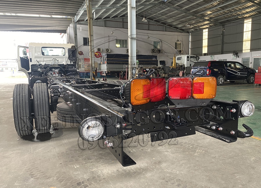 XE TẢI HINO FG8JT7A 8 TẤN THÙNG KÍN 8M7