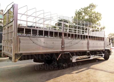 XE TẢI HINO FG8JT7A 8 TẤN CHỞ XE MÁY