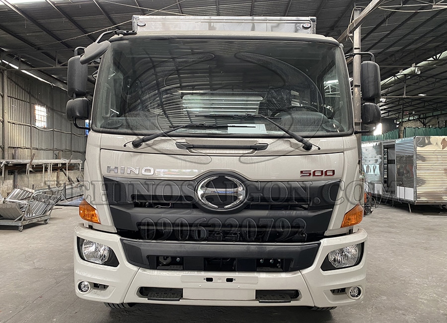 XE TẢI HINO FG8JT7A 8 TẤN THÙNG KÍN BỬNG NÂNG 8M8