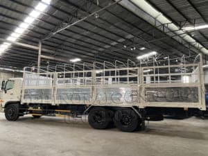 XE TẢI HINO FL8JW7A 15 TẤN THÙNG MUI BẠT 9.4M