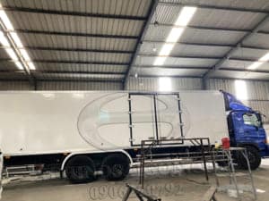 XE TẢI HINO FL8JW7A 15 TẤN THÙNG COMPOSITE 9.4M