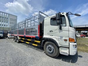 XE TẢI HINO FM8JW7A 15 TẤN THÙNG MUI BẠT 9M4