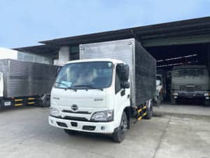 XE TẢI HINO XZU650 1 TẤN 9 THÙNG KÍN 4M5
