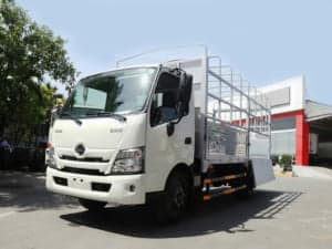 XE TẢI HINO XZU710 2.2 TẤN THÙNG MUI BẠT 4M5