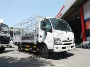 XE TẢI HINO XZU710 2.2 TẤN THÙNG MUI BẠT 4M5