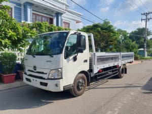 XE TẢI HINO XZU720 3T5 THÙNG LỬNG 5M2