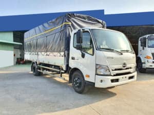 XE TẢI HINO XZU730 5 TẤN THÙNG MUI BẠT 5M7