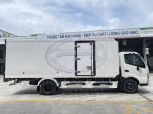 XE TẢI HINO XZU730 5 TẤN THÙNG BẢO ÔN 5M6