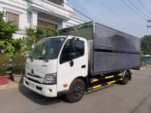 XE TẢI HINO XZU710 2.2 TẤN THÙNG KÍN 4.5M