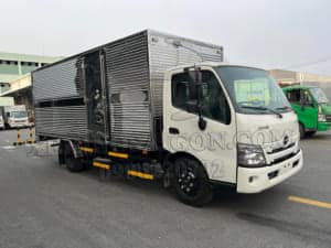 XE TẢI HINO XZU710 2.2 TẤN THÙNG KÍN 4.5M