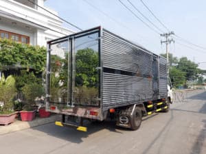 XE TẢI HINO XZU710 2.2 TẤN THÙNG KÍN 4.5M