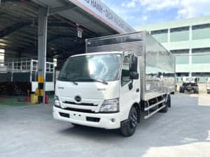 XE TẢI HINO XZU730 5 TẤN THÙNG KÍN 5M7