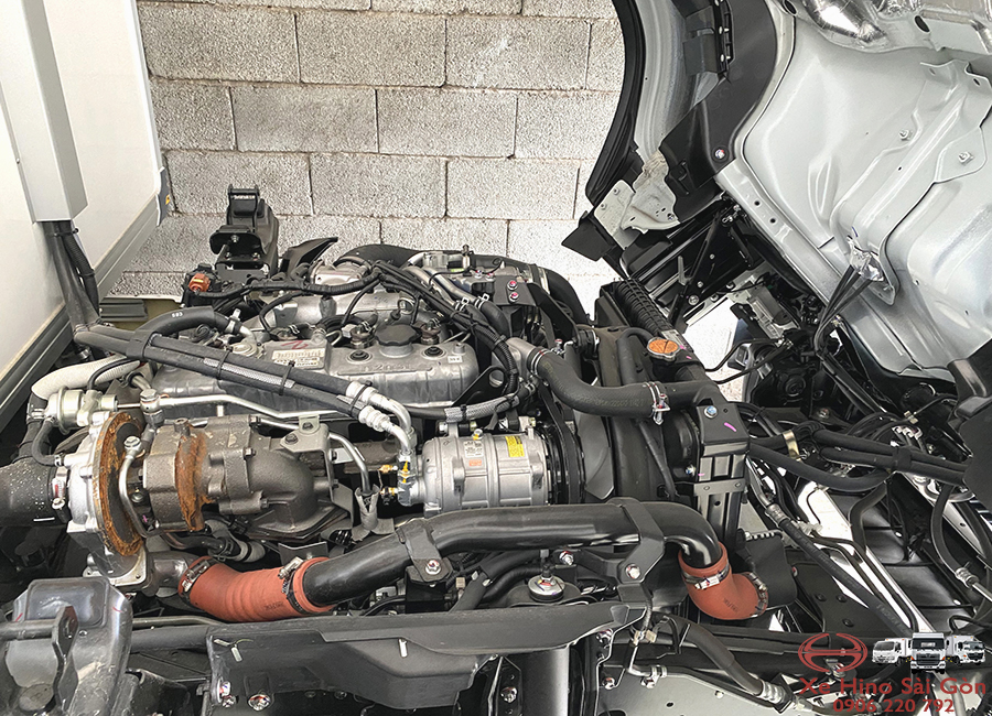 XE TẢI ISUZU QKR210 2.3 TẤN THÙNG MUI BẠT 4.5M