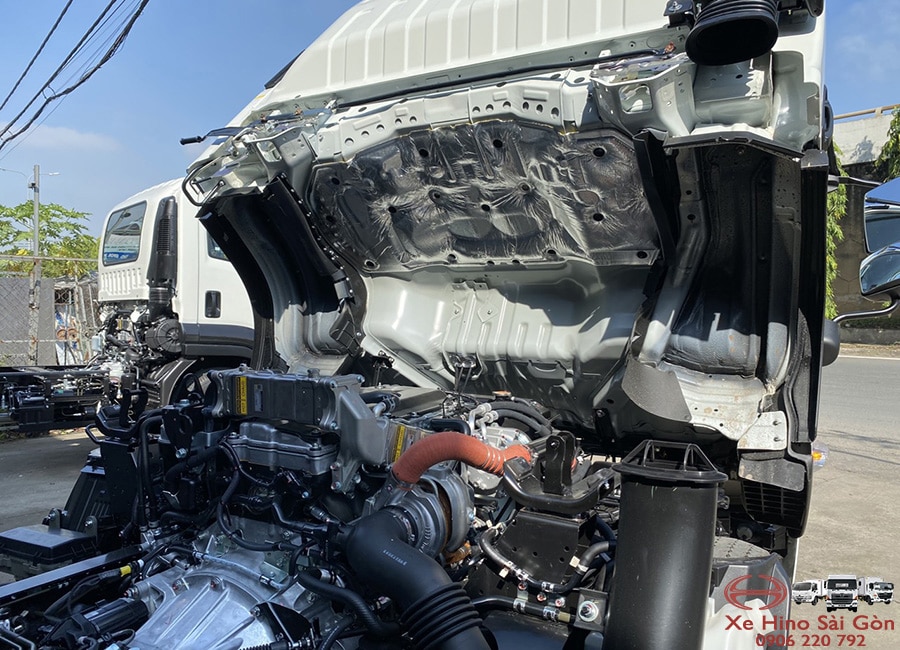 XE TẢI ISUZU NQR75ME4 5 TẤN THÙNG MUI BẠT 6.2M