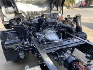 XE TẢI ISUZU NQR75ME4 5 TẤN THÙNG MUI BẠT 6.2M