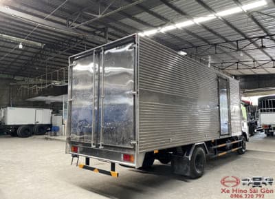 XE TẢI ISUZU NQR75ME4 5 TẤN THÙNG KÍN 6.2M