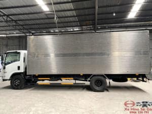 XE TẢI ISUZU NQR75ME4 5 TẤN THÙNG KÍN 6.2M