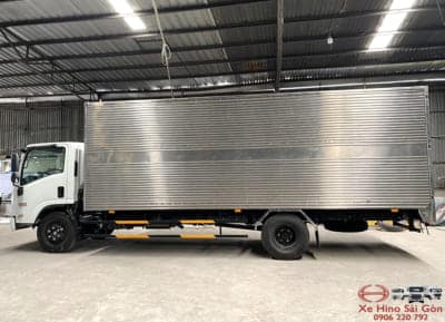 XE TẢI ISUZU NQR75ME4 5 TẤN THÙNG KÍN 6.2M