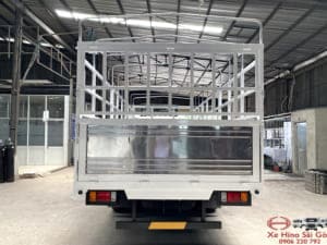 XE TẢI ISUZU NQR75ME4 5 TẤN THÙNG MUI BẠT 6.2M