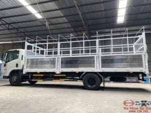 XE TẢI ISUZU NQR75ME4 5 TẤN THÙNG MUI BẠT 6.2M