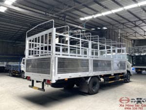 XE TẢI ISUZU NQR75ME4 5 TẤN THÙNG MUI BẠT 6.2M