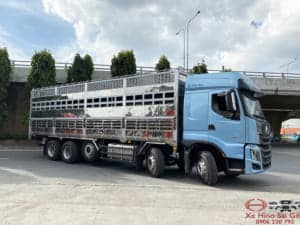 Xe Tải Chenglong H7 5 Chân Thùng Chở Gia Súc 9.4m