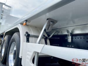 Xe Tải Hino FM8JW7A 15 Tấn Thùng Bảo Ôn 9.1m