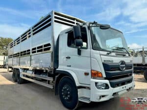 Xe Tải Hino FM8JW7A 15 Tấn Thùng Chở Heo 9.4m