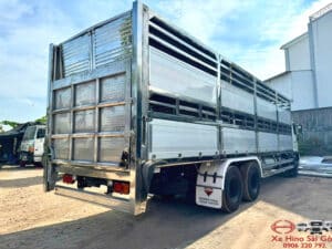 Xe Tải Hino FM8JW7A 15 Tấn Thùng Chở Heo 9.4m
