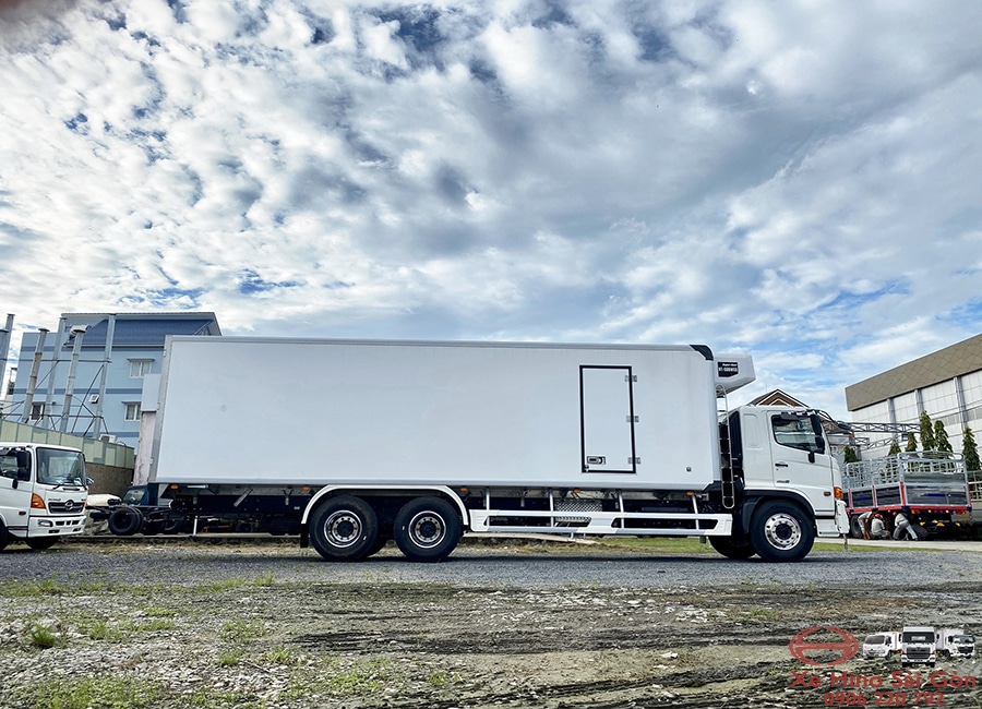 Xe Tải Hino FM8JW7A 15 Tấn Thùng Đông Lạnh 9.1m