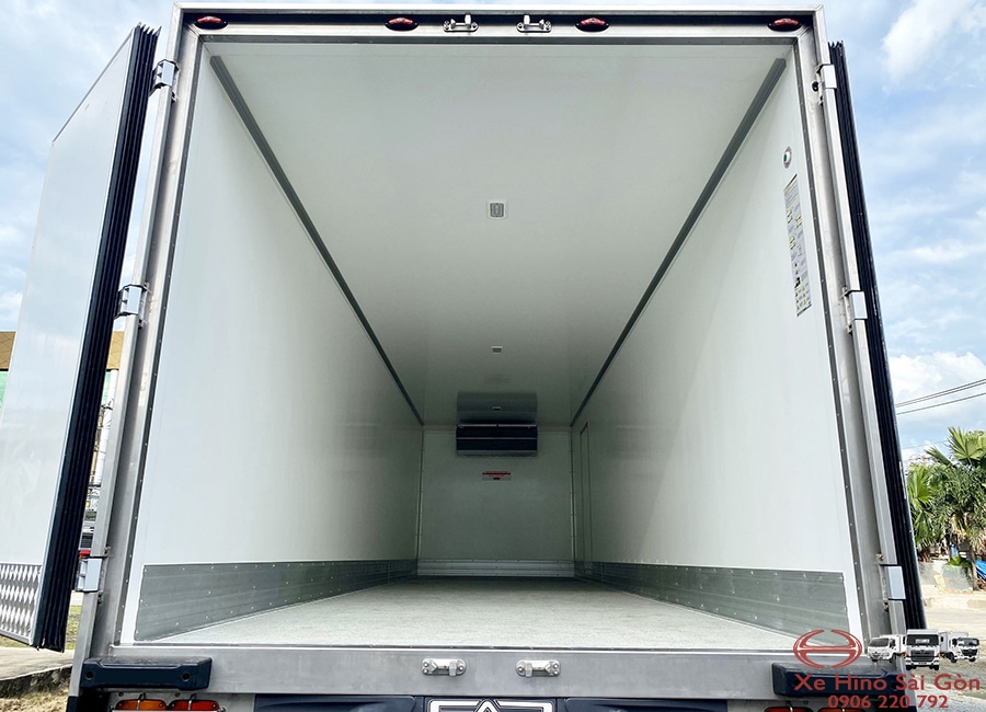 Xe Tải Hino FM8JW7A 15 Tấn Thùng Đông Lạnh 9.1m