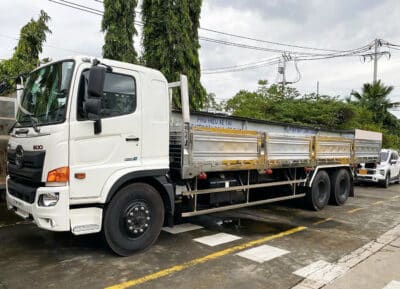 Xe Tải Hino FM8JW7A 15 Tấn Thùng Lửng 9.4m