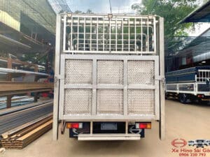 Xe Tải Hino XZU720 3.5 Tấn Thùng Chở Gia Súc 5.2m