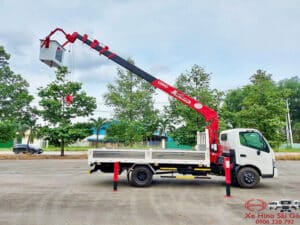 Xe Tải Hino XZU730 5 Tấn Gắn Cẩu Unic URV370