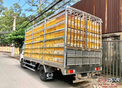 Xe Tải Hino XZU720 3.5 Tấn Thùng Chở Gia Cầm 5.2m