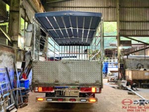Xe Tải Hino XZU720 3.5 Tấn Thùng Chở Gia Cầm 5.2m