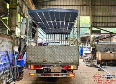 Xe Tải Hino XZU720 3.5 Tấn Thùng Chở Gia Cầm 5.2m