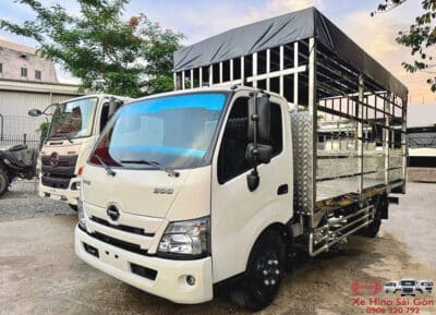 Xe Tải Hino XZU720 3.5 Tấn Thùng Chở Gia Cầm 5.2m