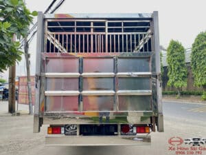 Xe Tải Isuzu FRR650 6.5 Tấn Thùng Chở Gia Súc 7.3m