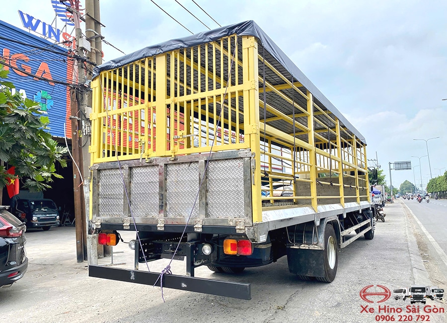 Xe Tải Hino FG8JT8A-PGV 8 Tấn Thùng Chở Gia Cầm