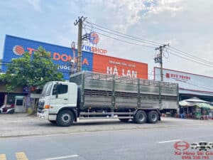 Xe Tải Hino FL8JW8A 15 Tấn Thùng Chở Heo 9.4m